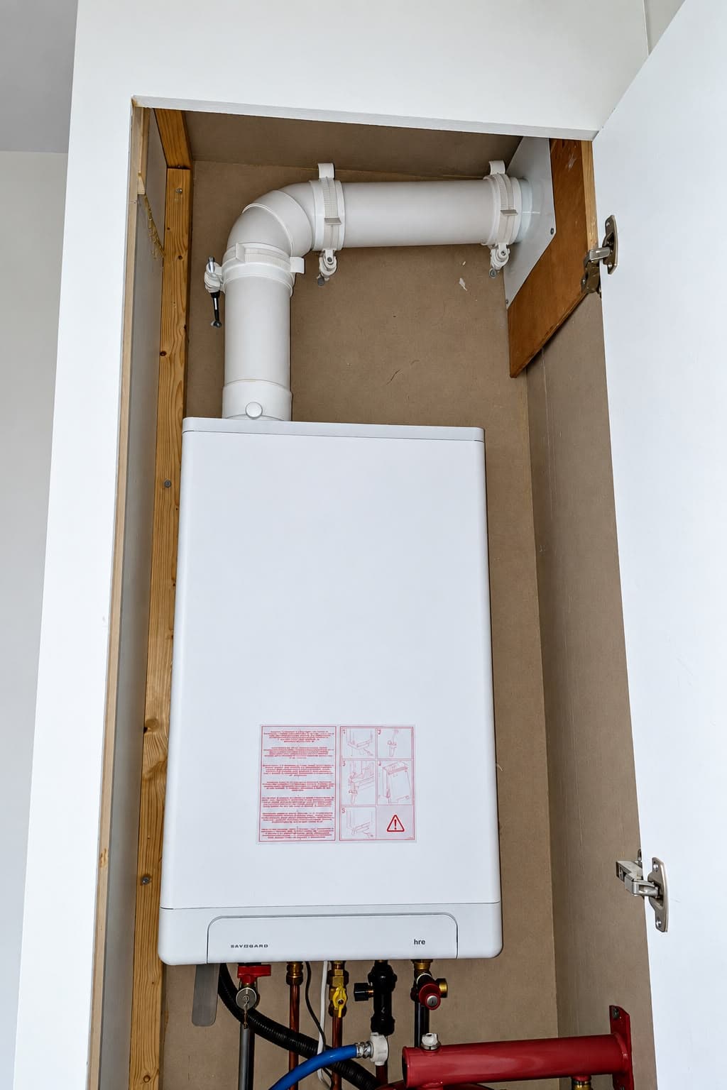 CV-ketel netjes gemonteerd in een kast